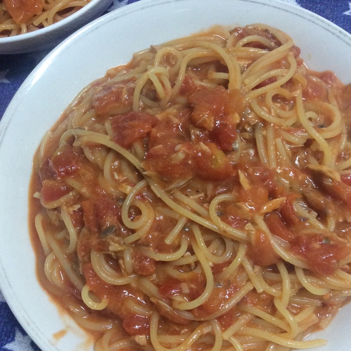 サバ缶で♪トマトクリーム煮込みパスタ